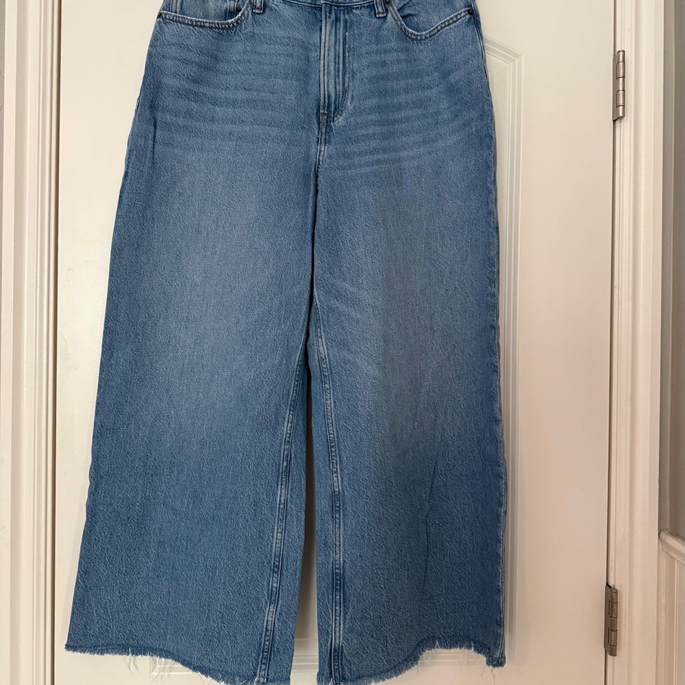 Abercrombie & Fitch High Rise Cropped Wide Leg Jean - Picture 4 of 6